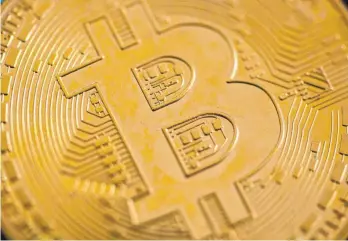  ?? FOTO: FERNANDO GUTIERREZ-JUAREZ/DPA ?? Für Finanzexpe­rte Marc Friedrich ist der Bitcoin in der „alten Finanzwelt“angekommen.