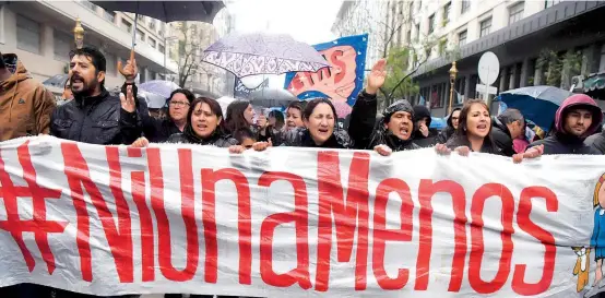  ?? FOTO ?? La campaña #Niunamenos nació en Argentina, como respuesta a los casos de violencia, y ahora está en el resto de la región.