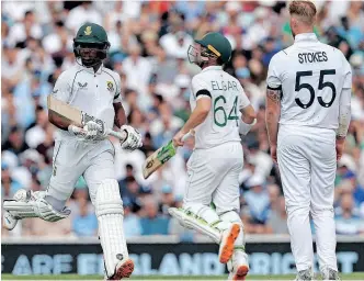  ?? | IAN KINGTON AFP ?? SOUTH Africa’s Keegan Petersen (left) and Dean Elgar (centre) run between the wickets as England’s captain Ben Stokes (right) looks on during play on the fourth day of the third Test match at The Oval, in London, yesterday.