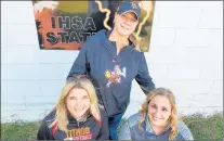  ?? TONY BARANEK / DAILY SOUTHTOWN ?? Former Tinley Park softball coachWendy Podbielnia­k, center, meets with new head coach Annalisse Scott, left, and assistant Jenna Moravec Schulz on Tuesday.