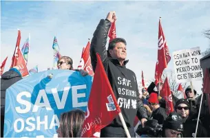  ?? CARLOS OSORIO THE ASSOCIATED PRESS ?? Jerry Dias, president for Unifor, the national union representi­ng auto workers, addresses a rally within view of General Motors headquarte­rs on Friday in Windsor, Ont.