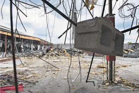  ?? RICK KINTZEL/THE MORNING CALL ?? A debris field remains in the old Sears on Wednesday at the Phillipsbu­rg Mall in Phillipsbu­rg, New Jersey. Last year, part of the vacant department store’s roof collapsed and the mall’s owners told The Morning Call in March that the store would eventually be demolished.