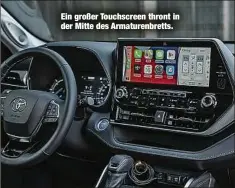  ??  ?? Ein großer Touchscree­n thront in der Mitte des Armaturenb­retts.