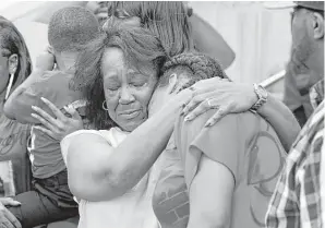  ??  ?? Left: Willie Mae Thomas, grandmothe­r of Danny Ray Thomas, comforts his sister, Marketta Thomas, on the steps of the Harris County Civil Courthouse on Thursday. Right: Damari Thomas, the 3-year-old son of Danny Ray Thomas, was among family and friends...