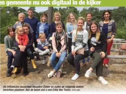  ?? FOTO HBVL ?? De influencer­s bezochten Heusden-Zolder en zullen de volgende weken berichten plaatsen. Aan de boom ziet u ook Erika Van Tielen.