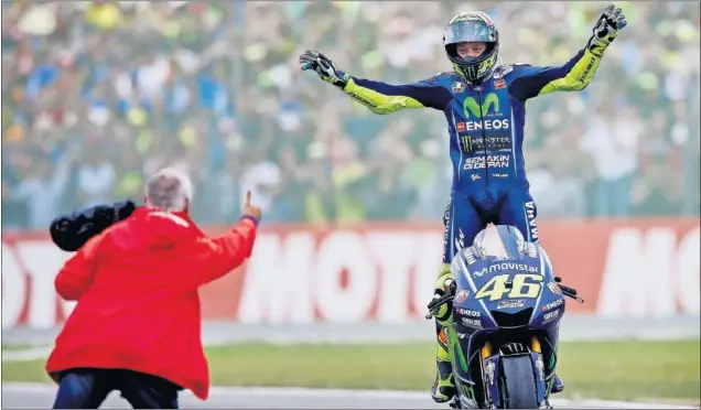  ??  ?? REGRESO. volvió a ganar una carrera más de año después de la última y lo hizo en el circuito de Assen, uno de sus favoritos, y tras una dura lucha final con Petrucci.