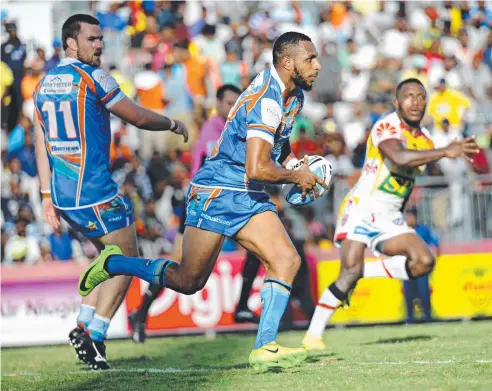  ?? Picture: Mark Talia/PNG Post-Courier ?? I SPY: Northern Pride's Gideon Gela-Mosby looks for a gap in the Hunters defence in their Round 9 Intrust Super Cup clash in Port Moresby. But breaks were rare for the Pride, who could only nail two tries.