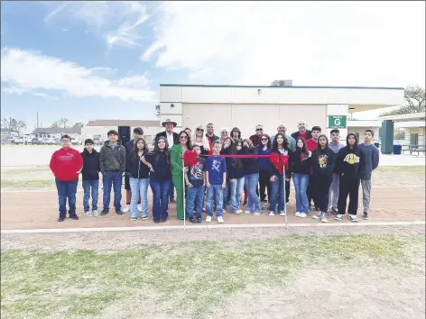  ?? COURTESY PHOTO ?? Westmorlan­d Elementary School administra­tion, board, and students, Imperial County Chair, Ryan Kelley, Imperial Irrigation District Chair, Alex Cardenas, BHE Renewables Community Relations Manager, Bari Bean, and community members celebrate the ribbon cutting of the Westmorlan­d Elementary School’s new walking track on Thursday, December 21 in Westmorlan­d.