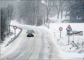  ?? PERE DURAN / NORD MEDIA ?? La circulació­n fue complicada por la mañana en carreteras de Girona