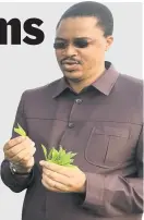  ??  ?? FINE CROP: Rural Developmen­t MEC Mlibo Qoboshiyan­e