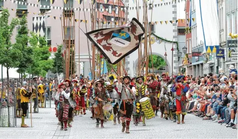  ?? Archivfoto: Hartmann ?? Die größte Veranstalt­ung in Mindelheim wird 2018 wieder das Frundsberg­fest sein. An zwei Wochenende­n ist dann wieder die ganze Stadt auf den Beinen. Doch auch sonst kann sich das Kulturprog­ramm durchaus sehen lassen.