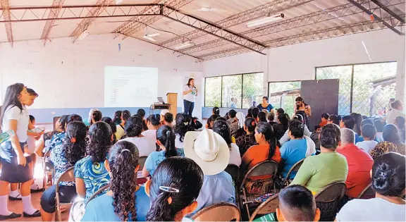  ??  ?? Buenas prácticas como ODS. El sector azucarero promueve las buenas prácticas del cultivo de la caña de azúcar como parte de su Responsabi­lidad Social Empresaria­l, y también las toman como manera de cumplir con los Objetivos de Desarrollo Sostenible...