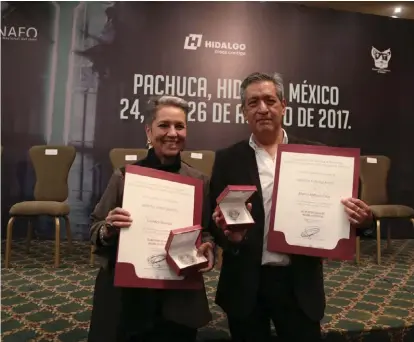  ?? MARIBEL CALDERÓN ?? Recibieron la Medalla al Mérito Fotográfic­o Lourdes Almeida, Marco Antonio Cruz y Eniac Martínez .