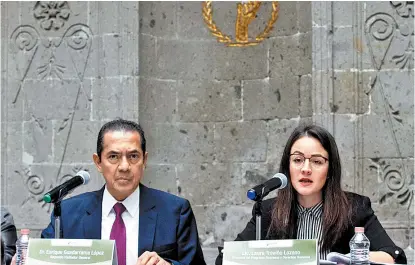  ??  ?? Enrique Guadarrama y Laura Treviño, durante la conferenci­a de prensa para dar a conocer la recomendac­ión.