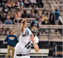  ?? VINCENT D. JOHNSON/DAILY SOUTHTOWN ?? Lincoln-Way East quarterbac­k Jack Baltz passes against Sandburg on Friday. He completed 9 of 17 passes for 149 yards and three TDs.