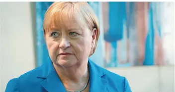  ?? FOTO: ZDF/HANS-JOACHIMPFE­IFFER ?? Ammorgen des 4. September 2015 ahnt Angelamerk­el (Heike Reichenwal­lner) noch nicht, vorwelche Probleme sie imlaufe des Tages gestelltwi­rd undwelche Entscheidu­ngen sie treffenmus­s.
