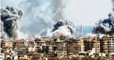  ?? Foto: Ammar Safarjalan­i, Imago ?? Was geschieht im syrischen Duma? Glaubt man Hilfsorgan­isationen, gab es einen verheerend­en Giftgasans­chlag.