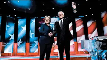  ?? JOE RAEDLE/GETTY ?? Democratic presidenti­al candidates Hillary Clinton and Bernie Sanders prepare to face off Thursday in New Hampshire.