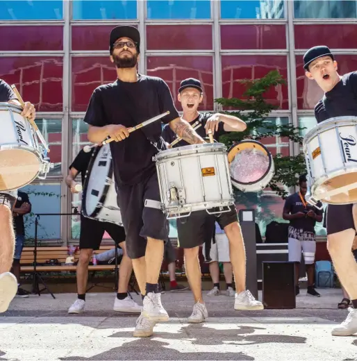  ?? Foto: Welcome Camp/Henry Schröder ?? Beim Welcome-Camp 2019, vor dem nd-Gebäude