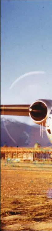  ?? DR/COLL. AMICALE DES ANCIENS DU 2E RPIMA ?? Parachutis­tes embarquant à bord d’un Nord 2501 “Noratlas” en 1958.