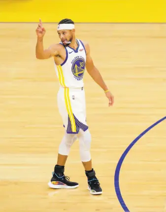  ?? Carlos Avila Gonzalez / The Chronicle ?? Warriors guard Stephen Curry has a lot of fun when he is on the court. But his broken hand early last season made things less fun for Golden State, which finished an NBAworst 1550.