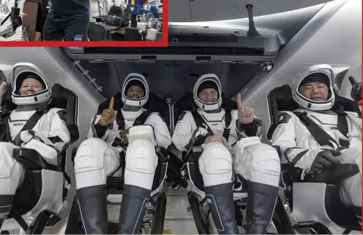  ?? ?? Sağda: NASA astronotla­rı Shannon Walker, Glover, Mike Hopkins ve JAXA astronotu Soichi Noguchi