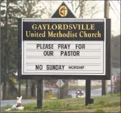  ?? H John Voorhees III / Hearst Connecticu­t Media ?? A sign outside Gaylordsvi­lle United Methodist Church asking people to pray for their pastor, John Esposito, while he was in the hospital recovering from COVID- 19.