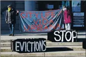  ?? MICHAEL DWYER — THE ASSOCIATED PRESS FILE ?? Tenants’ rights advocates demonstrat­e in front of the Edward W. Brooke Courthouse in Boston on Jan. 13.