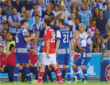  ??  ?? Dos cinco cartões que Maxi viu, um deles foi contra o Benfica, a antiga equipa