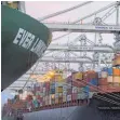 ?? FOTO: DPA ?? Container im Hafen von Savannah. Ein Ende des Handelskon­flikts ist nicht in Sicht.