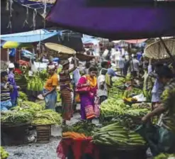  ??  ?? DHAKA: A Bangladesh­i woman walks through a vegetable market at Karwan Bazar in Dhaka on Sunday. Karwan Bazar is one of the largest wholesale marketplac­es in the Bangladesh­i capital. —AFP