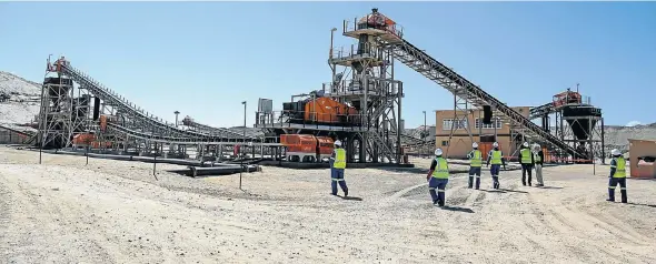  ?? Pictures: SIMPHIWE NKWALI ?? SIGN OF PROGRESS: The Muisvlak diamond mining plant near Port Nolloth in the Northern Cape