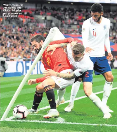  ??  ?? You’re cornered: Joe Gomez and Kieran Trippier put pressure on Spain’s Isco