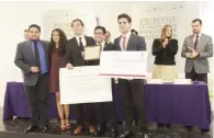  ??  ?? Campeones. Hace un año fue la Universida­d Autónoma de Baja California la que se llevó el primer lugar de la primera edición de la Competenci­a Nacional de Debate sobre Derechos Políticos.