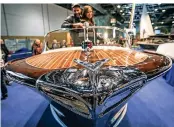  ??  ?? Fans von Oldtimer-Yachten finden echte Schätzchen im Classic Forum – etwa die Rio „Espera Ta“von 1960.