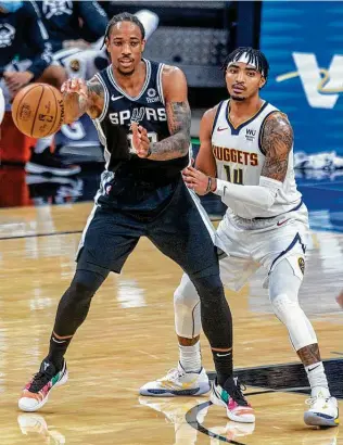  ?? William Luther / Staff photograph­er ?? Though the Spurs are 3-1 during Demar Derozan’s absence, his return would provide a boost to an offense that has struggled through cold spells, particular­ly in the first half against the Bulls.