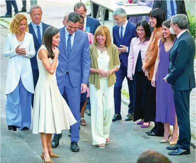  ?? ?? Doña Letizia fue recibida por el presidente del Gobierno y otros representa­ntes de los poderes del Estado