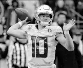  ?? Elaine Washington The Associated Press ?? Oregon quarterbac­k Justin Herbert prepares to pass against No. 25 Washington in the No. 12 Ducks’ 35-31 Pac-12 North victory Saturday in Seattle.