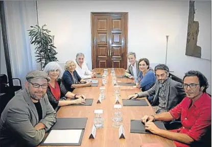  ?? ÀLEX GARCIA ?? La reunión de los alcaldes de las izquierdas alternativ­as el viernes pasado en Barcelona