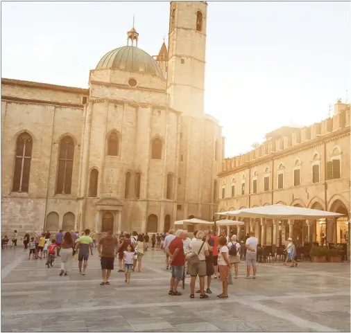  ??  ?? The Piazza del Popolo in the city of Ascoli Piceno is paved with travertine marble and a fine place to refuel