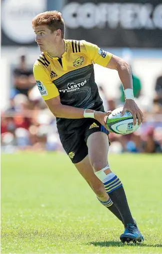  ?? PHOTOSPORT ?? Jordie Barrett offloads during his debut for the Hurricanes.