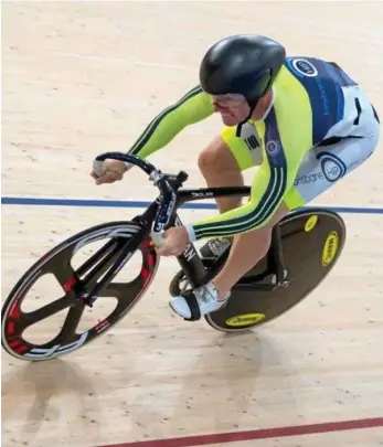  ?? PHOTO: NEALE WINTER ?? ON TRACK: Toowoomba rider Nathan Graves rides at the Queensland track cycling championsh­ips.