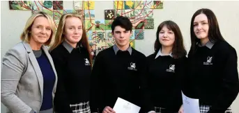  ?? Photo Michelle Cooper Galvin ?? Stella Loughnane Acting Principal with Roisin Wall, Ryan Booth, Laurel O’Neill and Kelsey Somers who received their Junior Cert results at Killarney Community College.