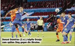  ??  ?? Denzel Dumfries (2.v.l.) köpfte Oranje zum späten Sieg gegen die Ukraine.