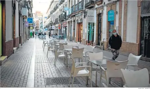  ?? RAFA DEL BARRIO ?? Imagen de uno de los establecim­ientos hosteleros situado en el centro de la capital onubense durante el día de ayer.