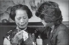  ?? PROVIDED BY HELEN ZIA ?? Rights campaigner Helen Zia comforts Vincent Chin’s mother, Lily Chin, during a news conference.