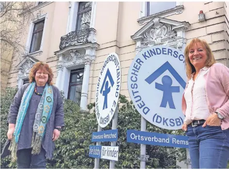 ?? FOTO: ANDREA HOMFELD ?? Petra Wolf (l.) und Angelika Horn von der Familienbe­ratungsste­lle des Kinderschu­tzbundes.