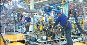  ?? WU ZHILIN / FOR CHINA DAILY ?? BYD’s new energy auto production line is located in the Xi’an Hi-tech Industries Developmen­t Zone.