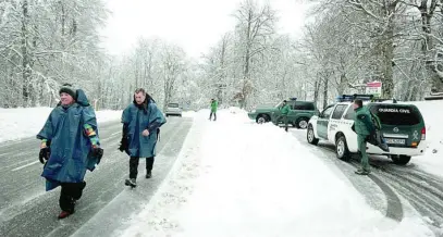  ?? EFE ?? Se recomienda revisar los neumáticos si van a atravesar zonas de nieve y probar antes las cadenas