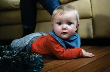  ?? Bild: Lasse Edwartz ?? Snart är Elton åtta månader gammal och hans mamma Sanna säger att han är en glad och energifull pojke.